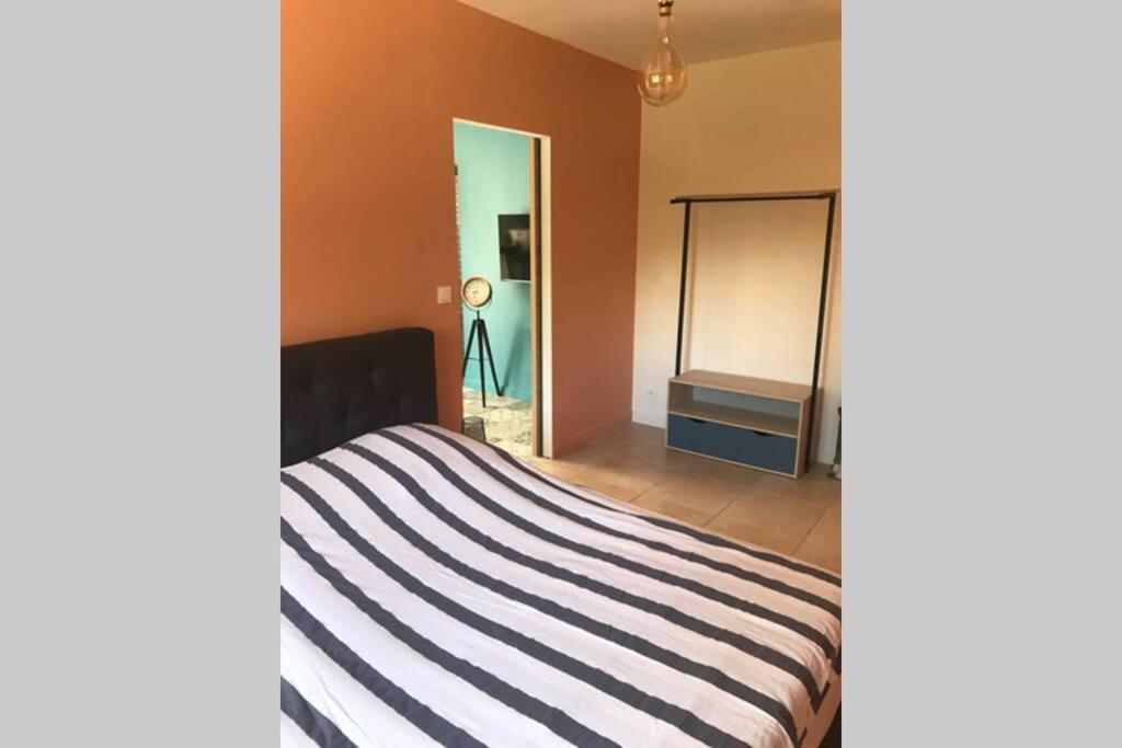 Logement attenant à une villa T2 avec terrasse . Besse-sur-Issole Exterior foto