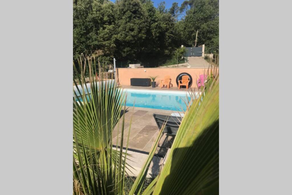 Logement attenant à une villa T2 avec terrasse . Besse-sur-Issole Exterior foto