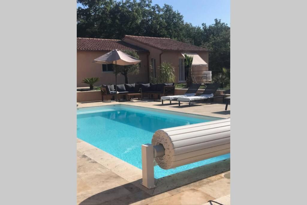 Logement attenant à une villa T2 avec terrasse . Besse-sur-Issole Exterior foto