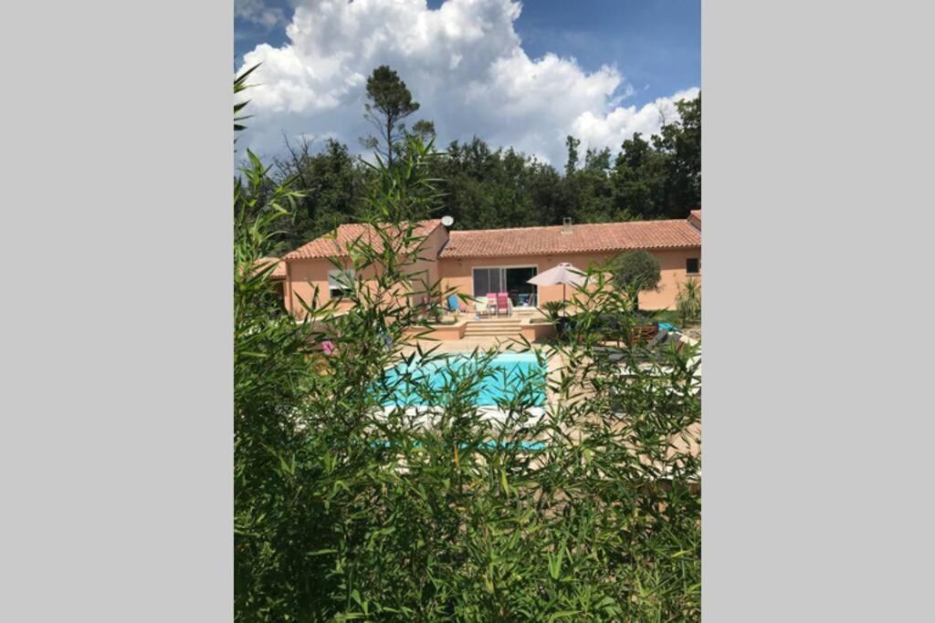 Logement attenant à une villa T2 avec terrasse . Besse-sur-Issole Exterior foto