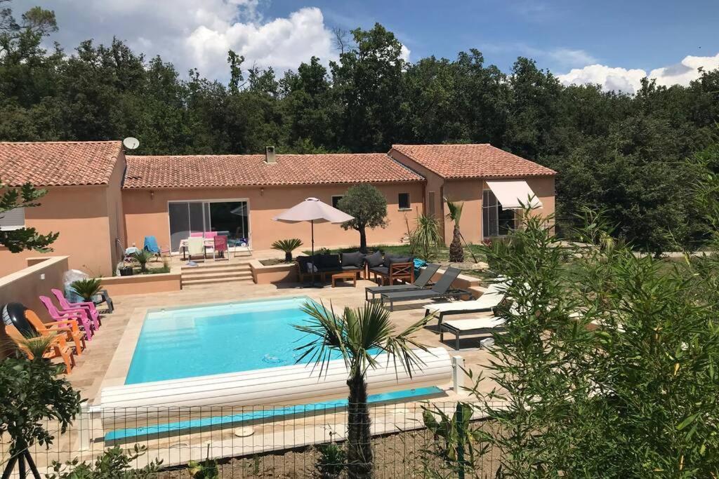 Logement attenant à une villa T2 avec terrasse . Besse-sur-Issole Exterior foto