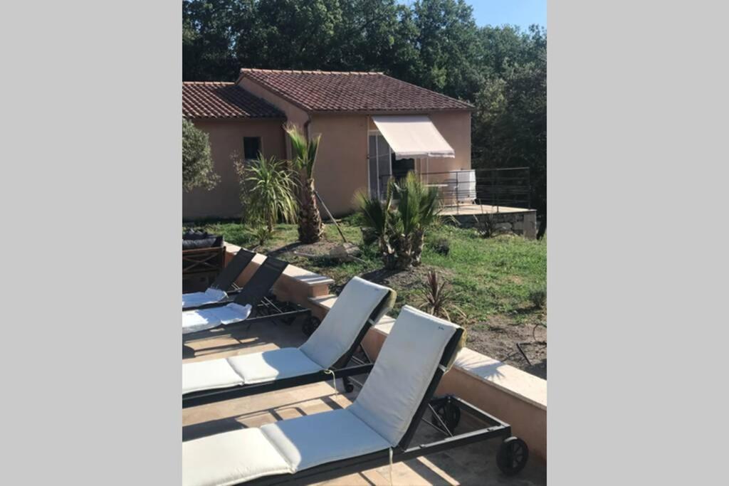 Logement attenant à une villa T2 avec terrasse . Besse-sur-Issole Exterior foto