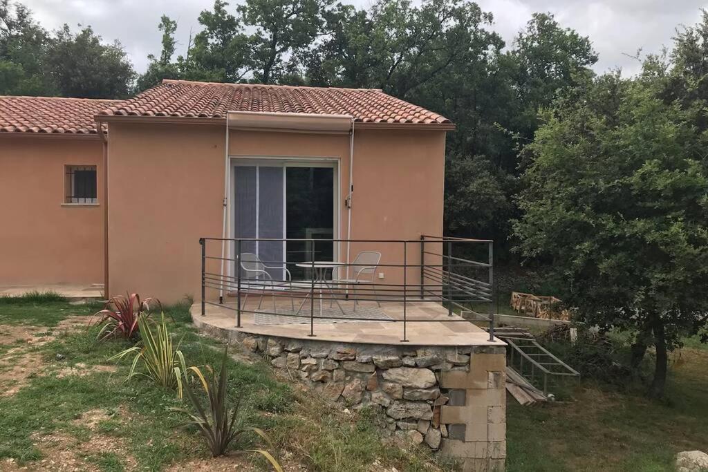 Logement attenant à une villa T2 avec terrasse . Besse-sur-Issole Exterior foto